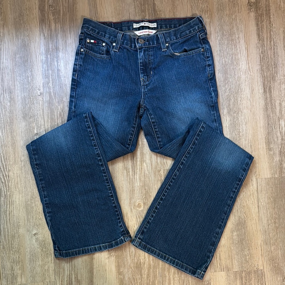 Tommy Hilfiger Women's Low Rise Flare Denim Jeans Medium Wash Sz 2